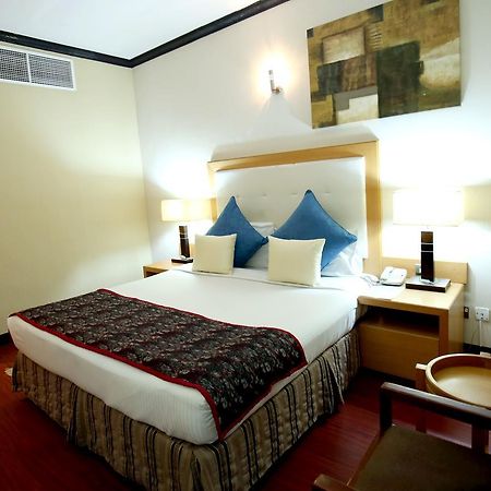 London Crown Hotel Дубай Экстерьер фото