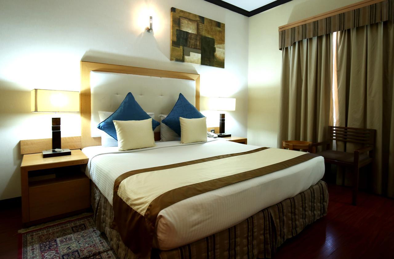 London Crown Hotel Дубай Экстерьер фото